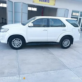 Toyota Fortuner 2012