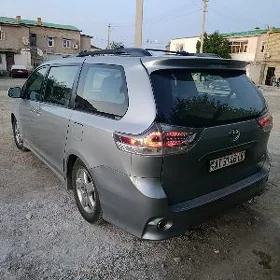 Toyota Sienna 2016