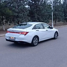 Hyundai Elantra 2022
