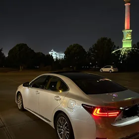Lexus ES 350 2016