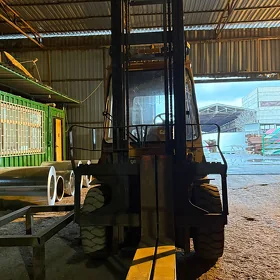 Caterpillar TH Series 2002