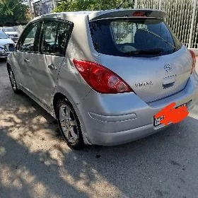 Nissan Versa 2012