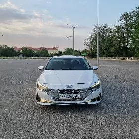 Hyundai Elantra 2022