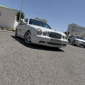 Mercedes-Benz E320 2001