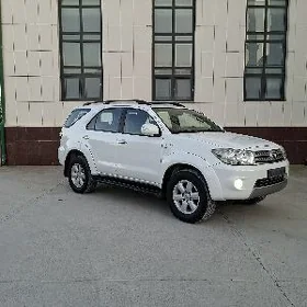 Toyota Fortuner 2010