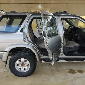 Nissan Pathfinder 1999