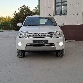 Toyota Fortuner 2010