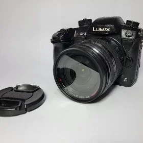 LUMIX GH5