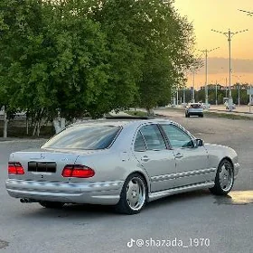 Mercedes-Benz E320 2001