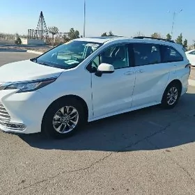 Toyota Sienna 2021