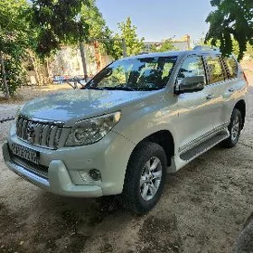 Toyota Land Cruiser Prado 2013