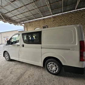 Toyota Hiace 2020