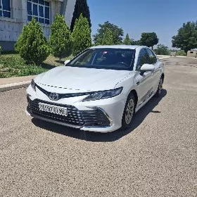 Toyota Camry 2021