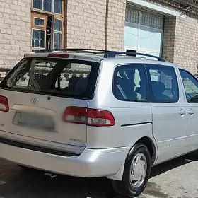 Toyota Sienna 2002