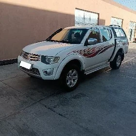 Mitsubishi L200 2012