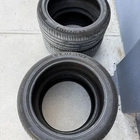Michelin  235,45,18