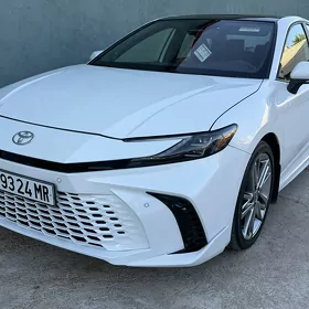 Toyota Camry Hybrid 2025