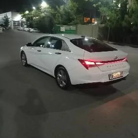 Hyundai Elantra 2022