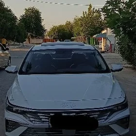 Hyundai Elantra 2025