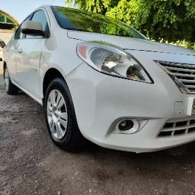 Nissan Versa 2012
