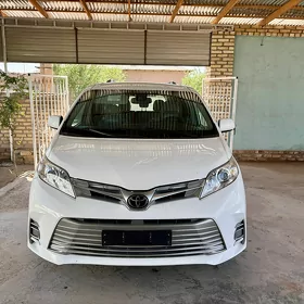 Toyota Sienna 2020