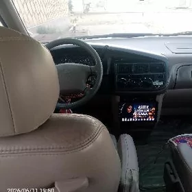 Toyota Sienna 2000
