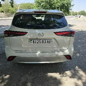 Toyota Highlander 2021