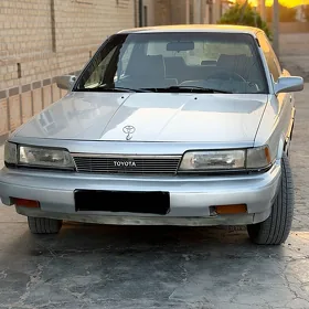 Toyota Camry 1990