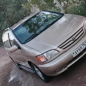 Toyota Sienna 2003