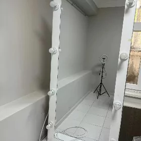 Çyraly, lampaly ayna