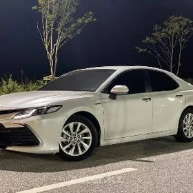 Toyota Camry Hybrid 2021