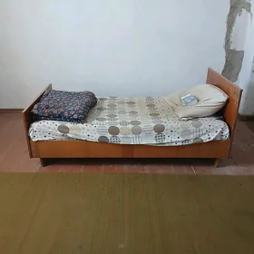 Кровать