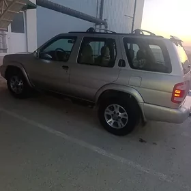 Nissan Pathfinder 2000