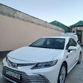 Toyota Camry 2021