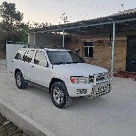 Nissan Pathfinder 2000