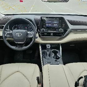 Toyota Highlander 2021