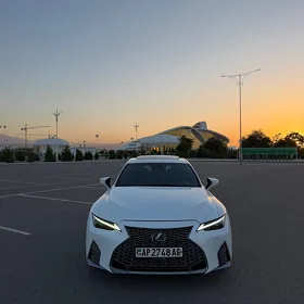 Lexus IS 350 2021