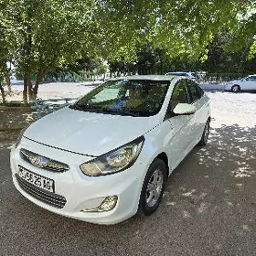 Hyundai Accent 2013