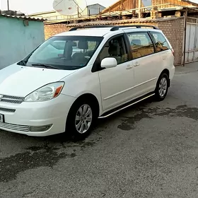 Toyota Sienna 2004