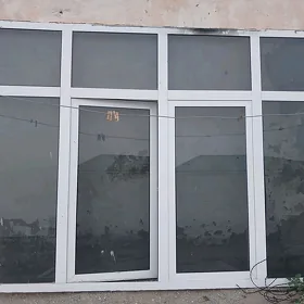 Satlyk apişge gapy