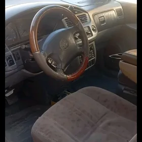Toyota Sienna 2002