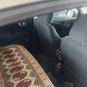 Nissan Versa 2012