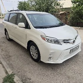 Toyota Sienna 2015