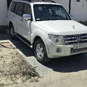 Mitsubishi Pajero 2008