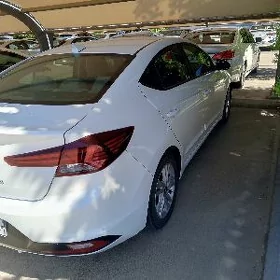 Hyundai Elantra 2020