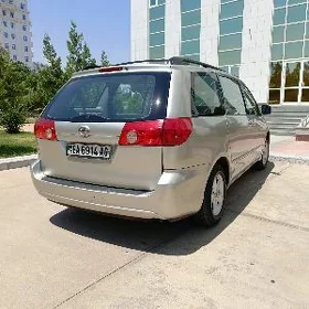 Toyota Sienna 2026