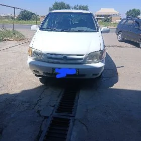 Toyota Sienna 2001