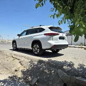 Toyota Highlander 2021