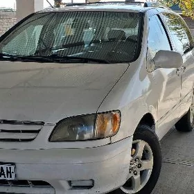 Toyota Sienna 2002