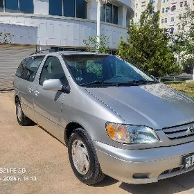 Toyota Sienna 2003